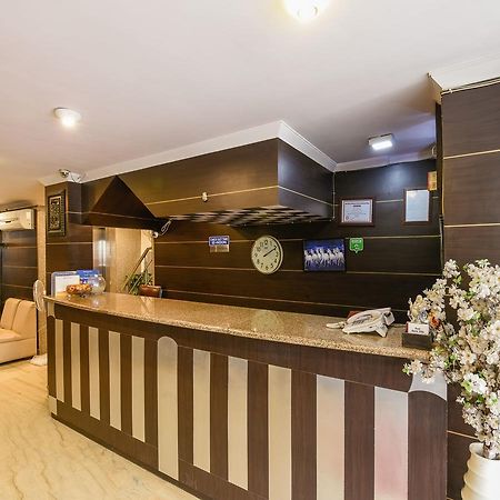 Hotel Amrit Villa Делі Екстер'єр фото
