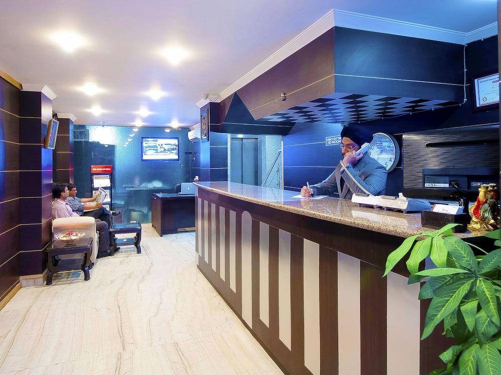 Hotel Amrit Villa Делі Екстер'єр фото