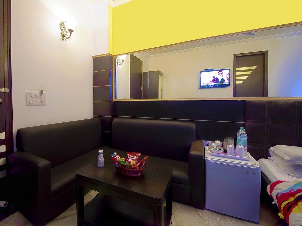 Hotel Amrit Villa Делі Екстер'єр фото