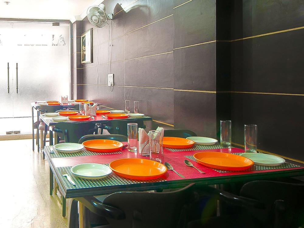 Hotel Amrit Villa Делі Екстер'єр фото