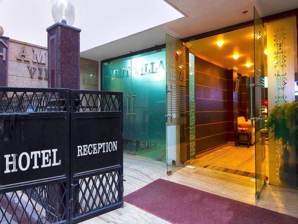 Hotel Amrit Villa Делі Екстер'єр фото