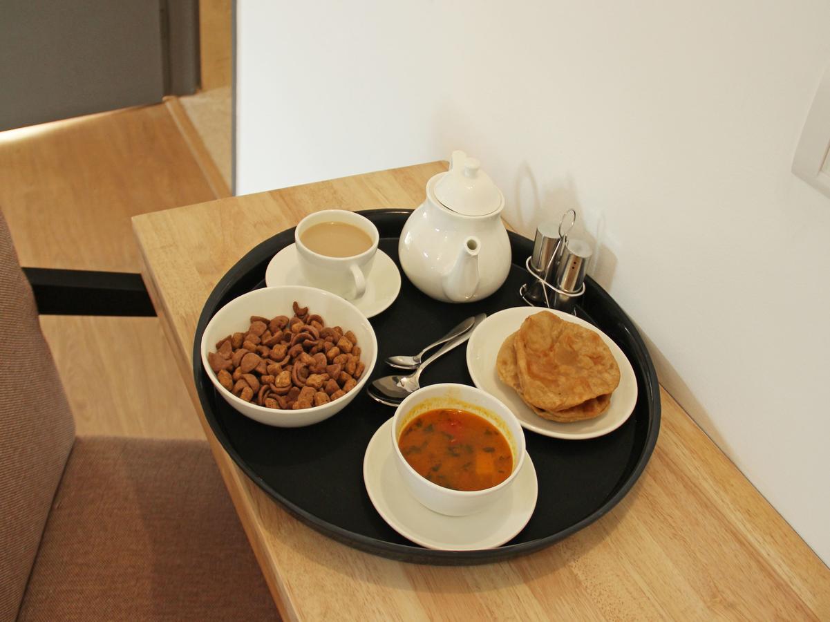 Hotel Amrit Villa Делі Екстер'єр фото