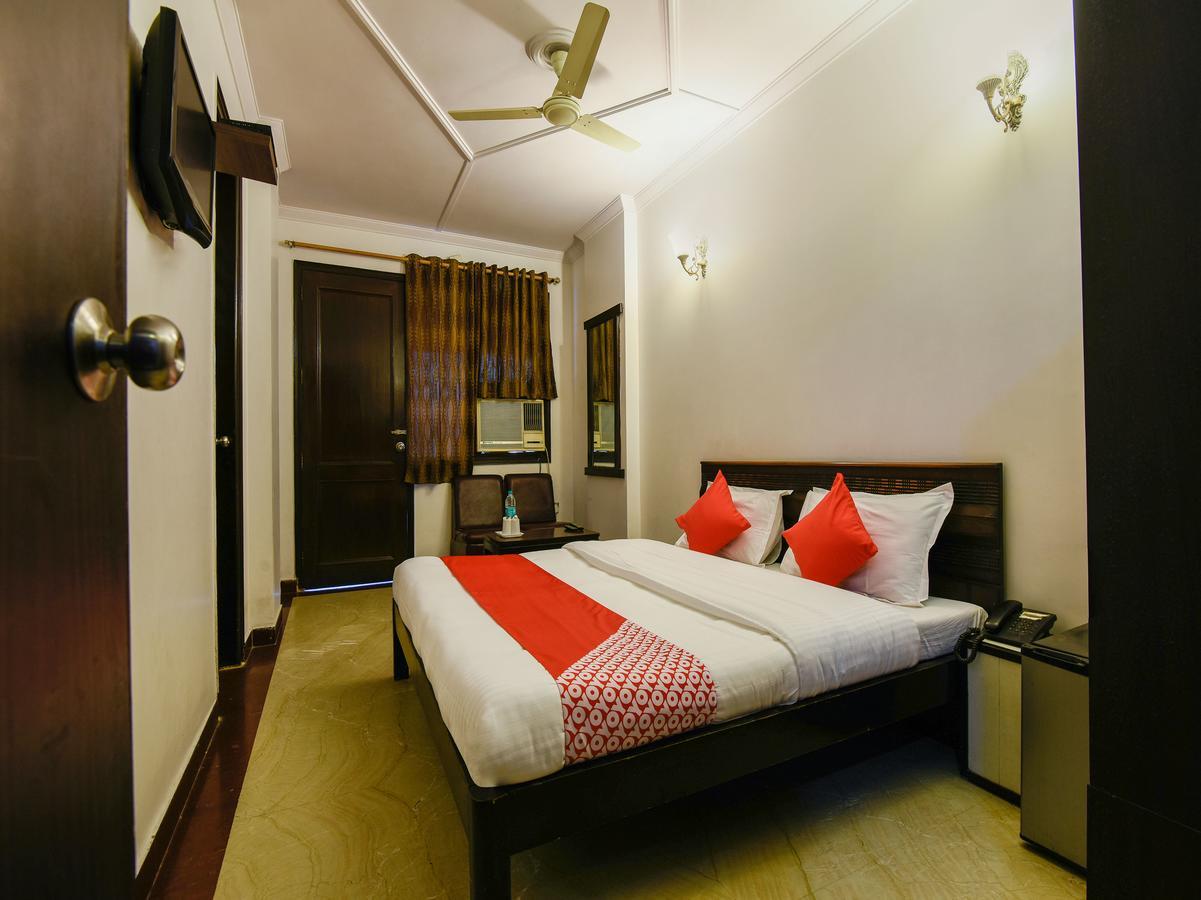 Hotel Amrit Villa Делі Екстер'єр фото