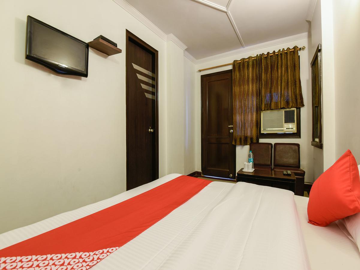 Hotel Amrit Villa Делі Екстер'єр фото