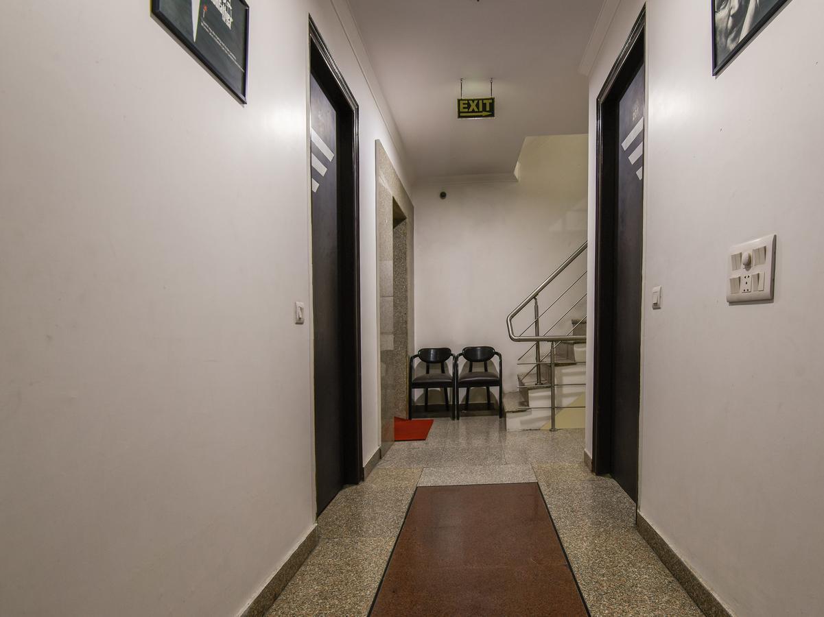 Hotel Amrit Villa Делі Екстер'єр фото