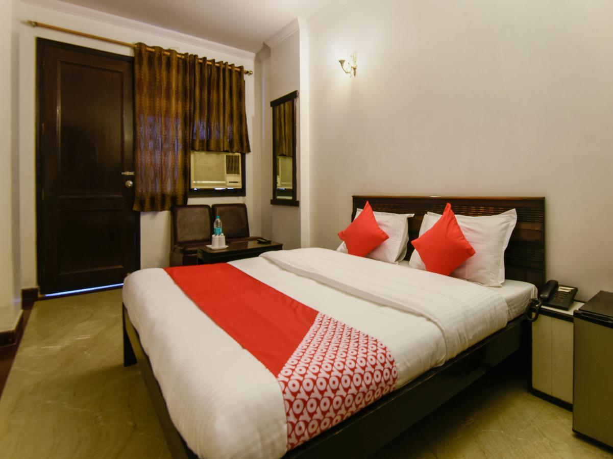 Hotel Amrit Villa Делі Екстер'єр фото