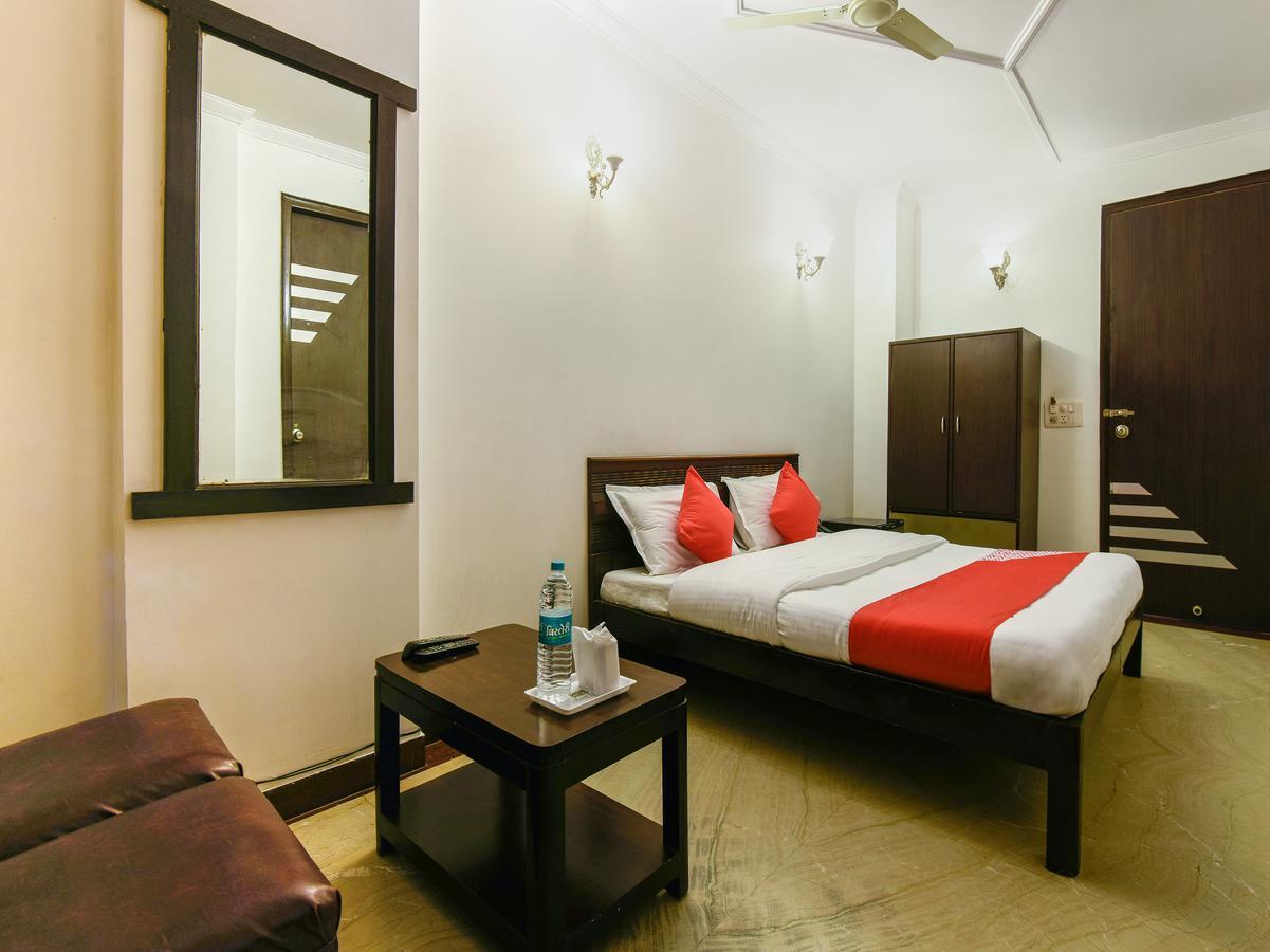 Hotel Amrit Villa Делі Екстер'єр фото