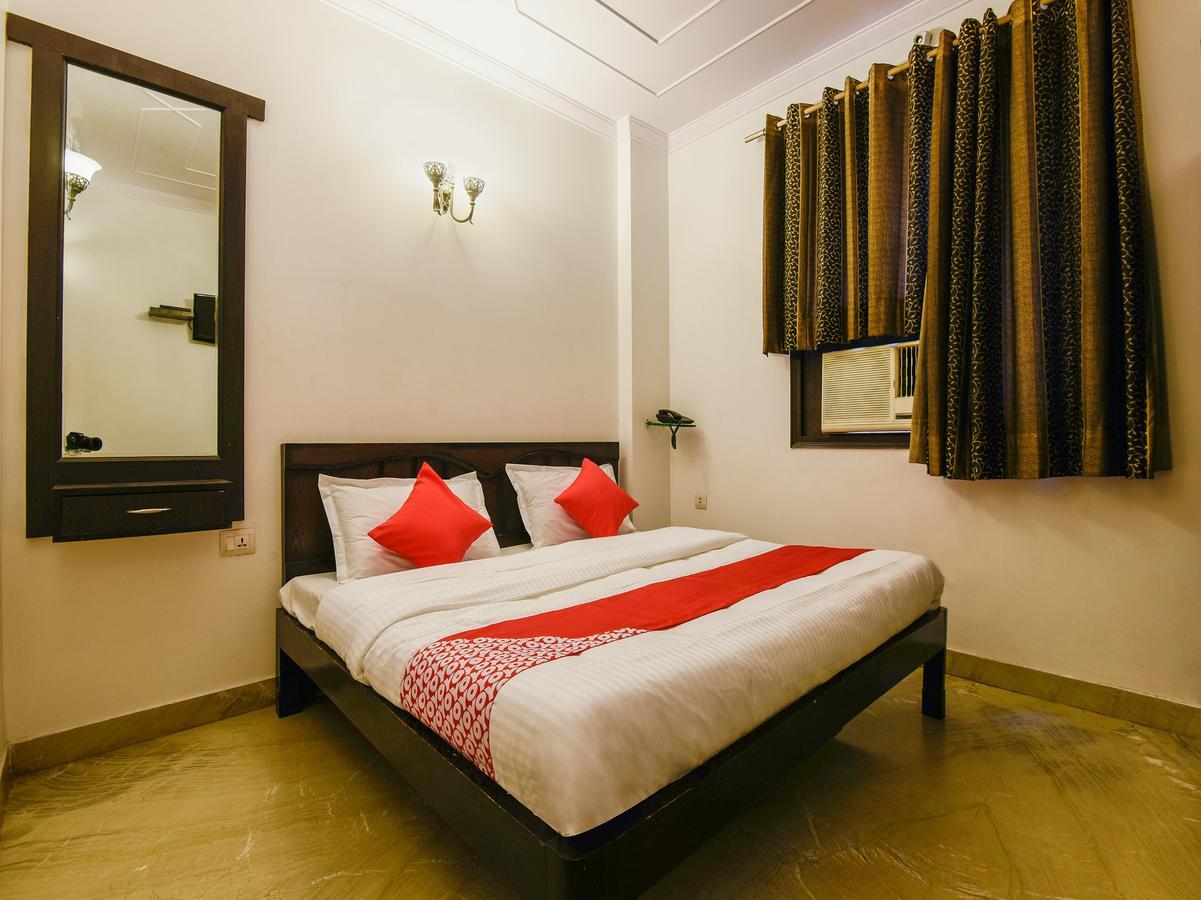 Hotel Amrit Villa Делі Екстер'єр фото