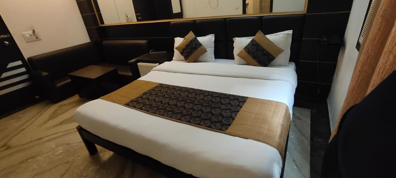 Hotel Amrit Villa Делі Екстер'єр фото