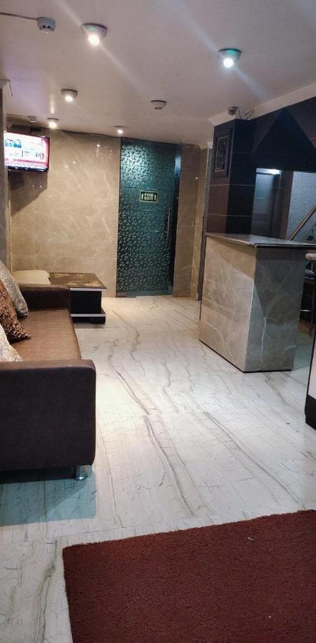 Hotel Amrit Villa Делі Екстер'єр фото