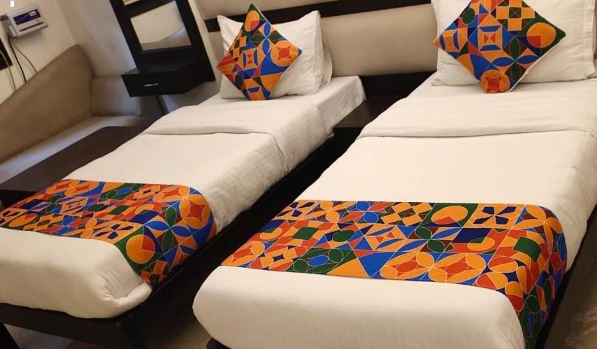 Hotel Amrit Villa Делі Екстер'єр фото