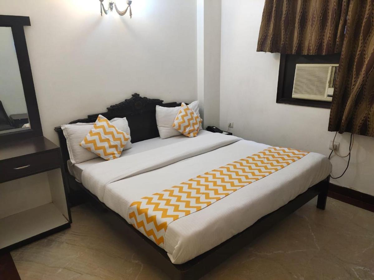 Hotel Amrit Villa Делі Екстер'єр фото